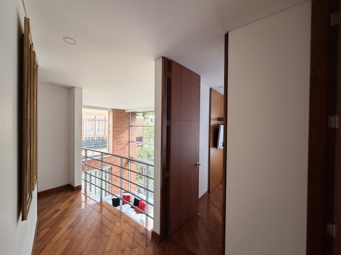 Duplex Apartment in El Poblado – 2 Bedrooms, 158 m², 4 Bathrooms - Photo 3